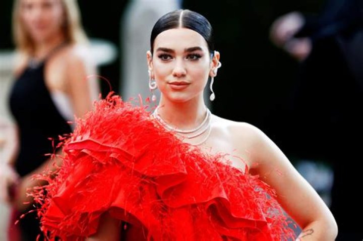 How Tall is Dua Lipa in Feet? Discover Her Height and More