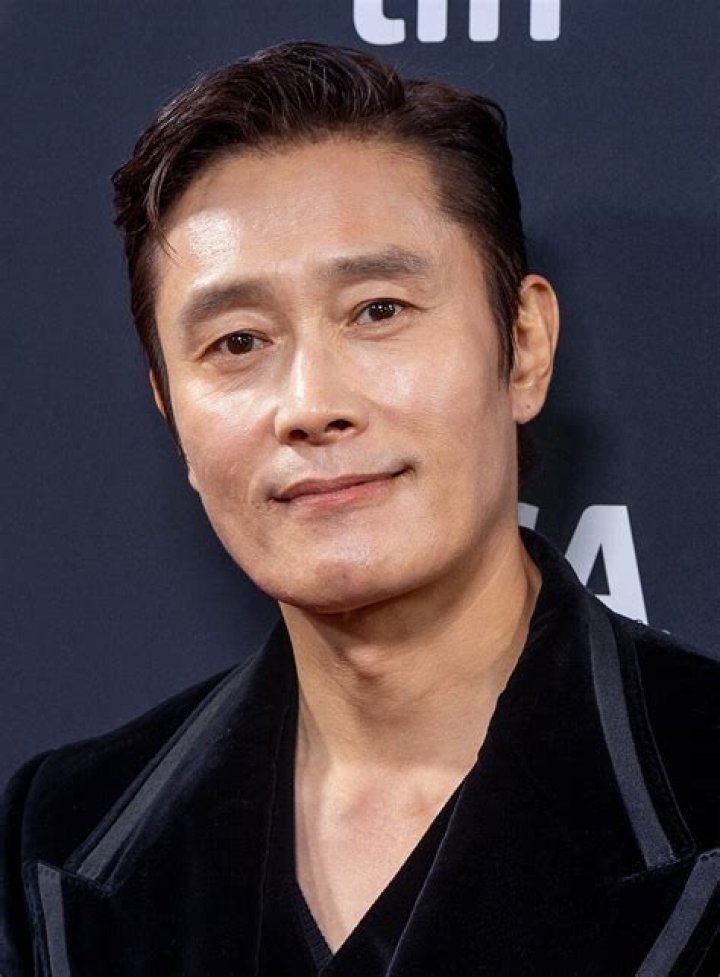 Lee Byung-hun's Physique: Secrets & Workout Revealed!